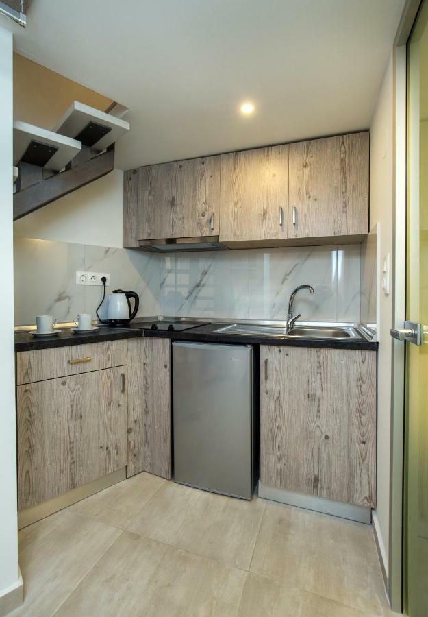 Mr & Mrs K Lofts Apartment Potos Exterior foto